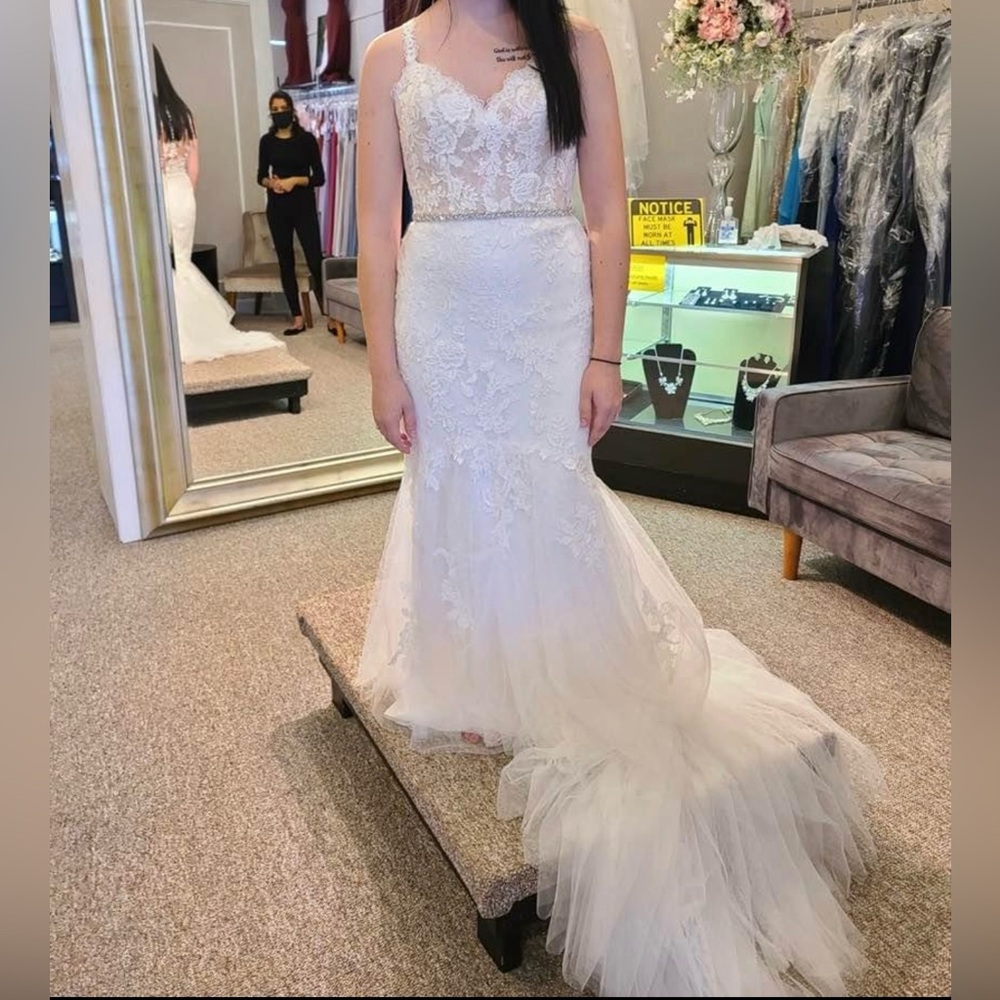 Form fitting wedding dress